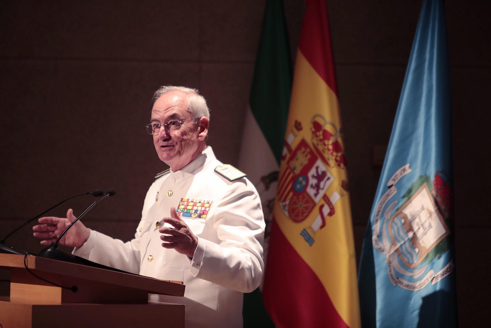 El Almirante Jefe del Estado Mayor de la Armada (AJEMA), Teodoro López Calderón, durante la conferencia que ha ofrecido en la Academia de San Romualdo.