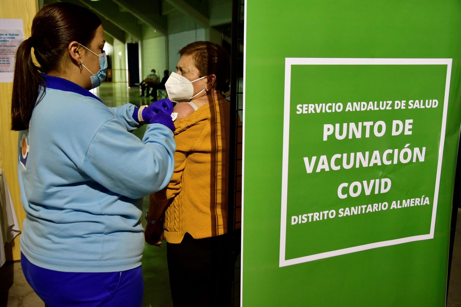 Punto de vacunación covid en el Palacio de los Juegos del Mediterráneo.