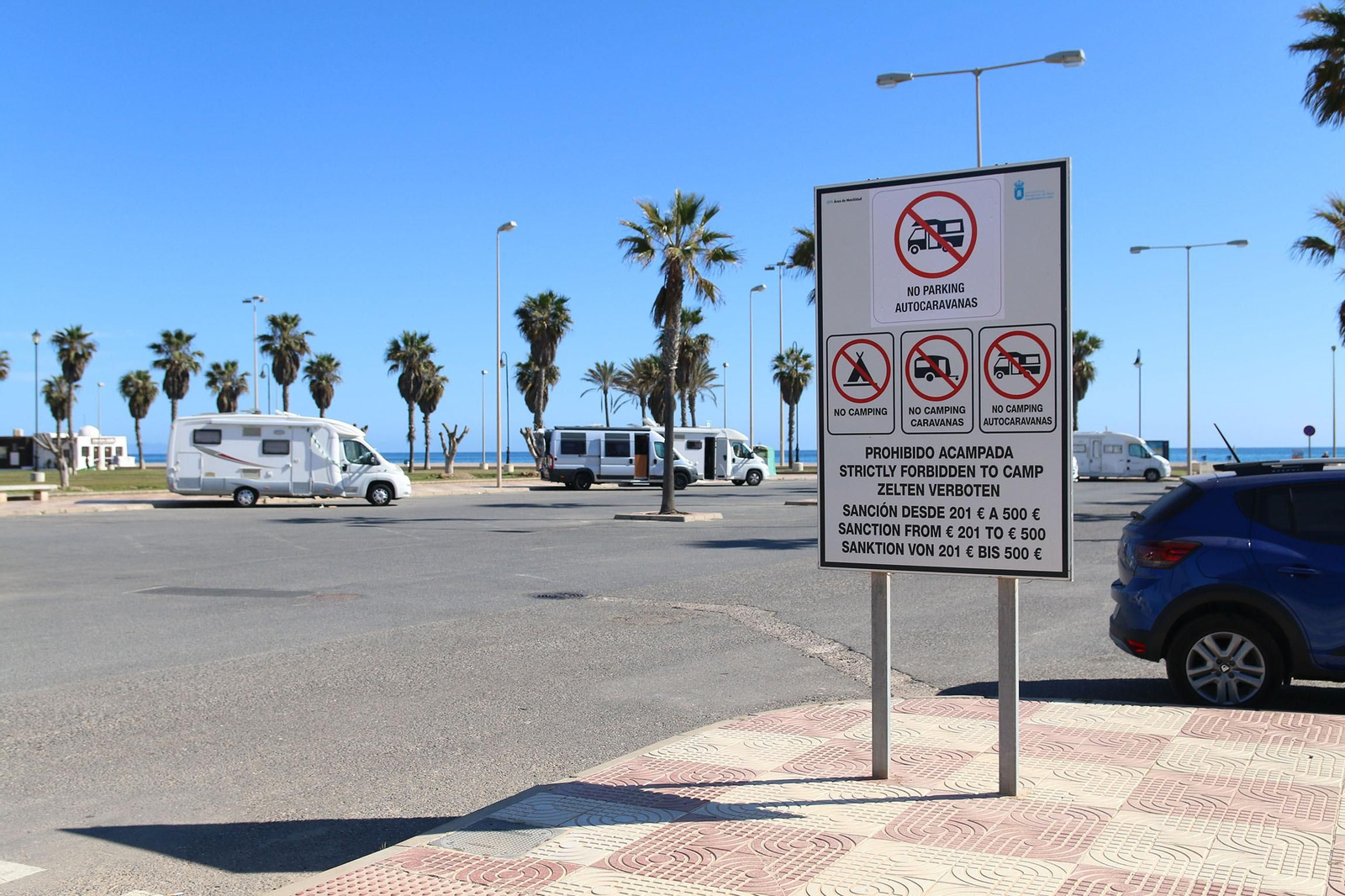 Fotogalería de las autocaravanas aparcadas en Roquetas