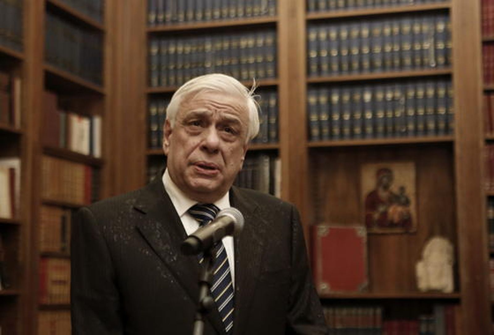 El nuevo presidente de Grecia aboga por respetar la política europea y los valores griegos