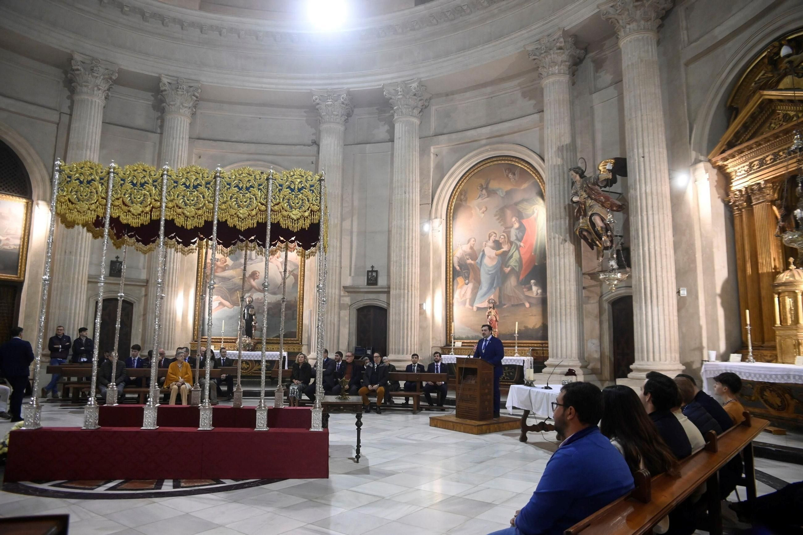Las mejores fotos de la presentación del nuevo palio de la Virgen de la Piedad de Córdoba