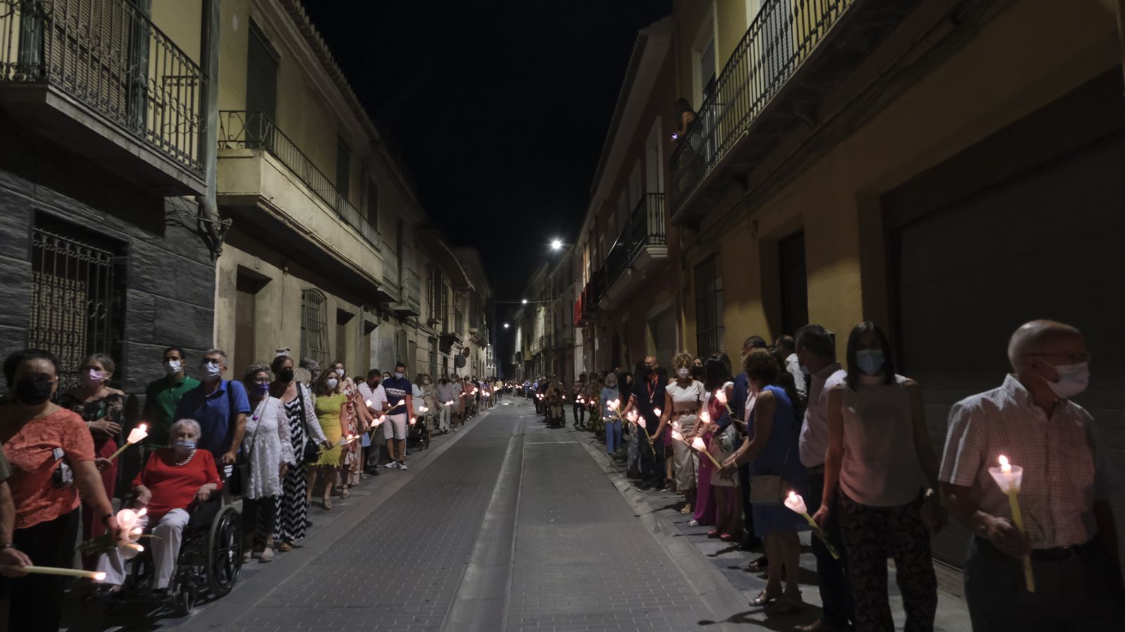 Muchos virgitanos y virgitanas arroparon a su Madre.