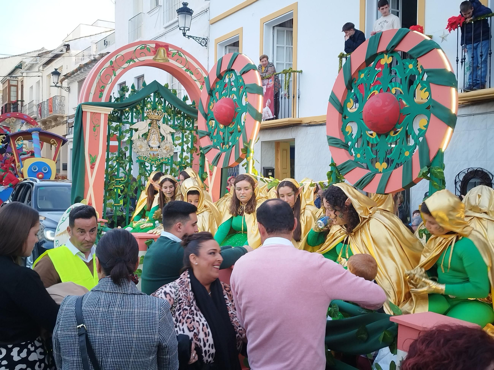 Las calles de Vélez-Málaga se llenan para recibir a los Reyes Magos