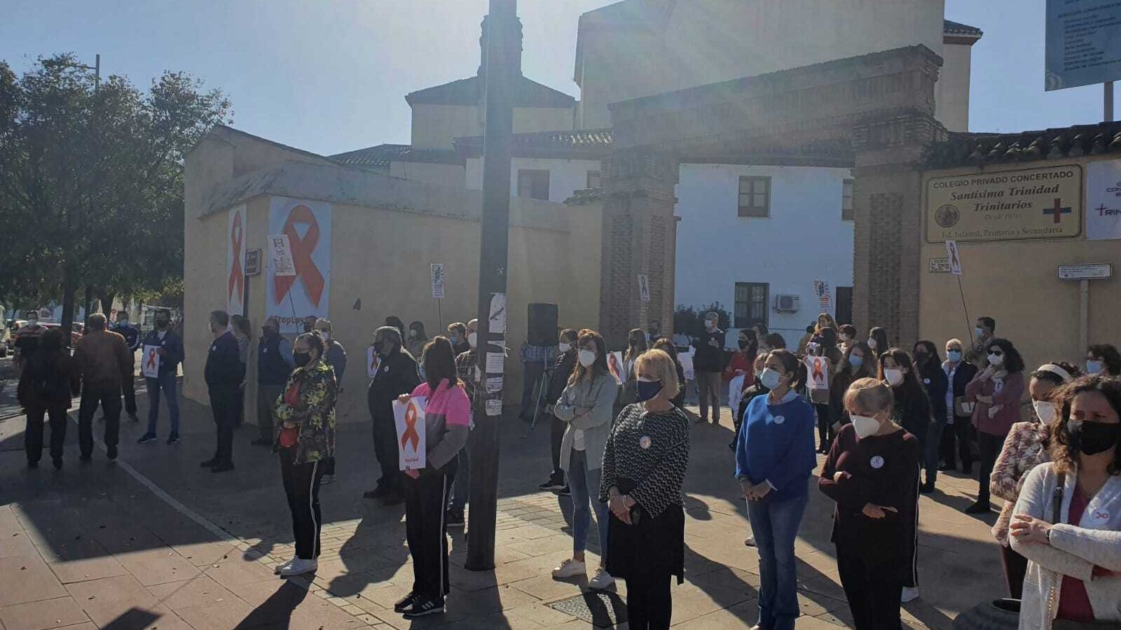 Familiares y representantes del colegio Santísima Trinidad Trinitarios.
