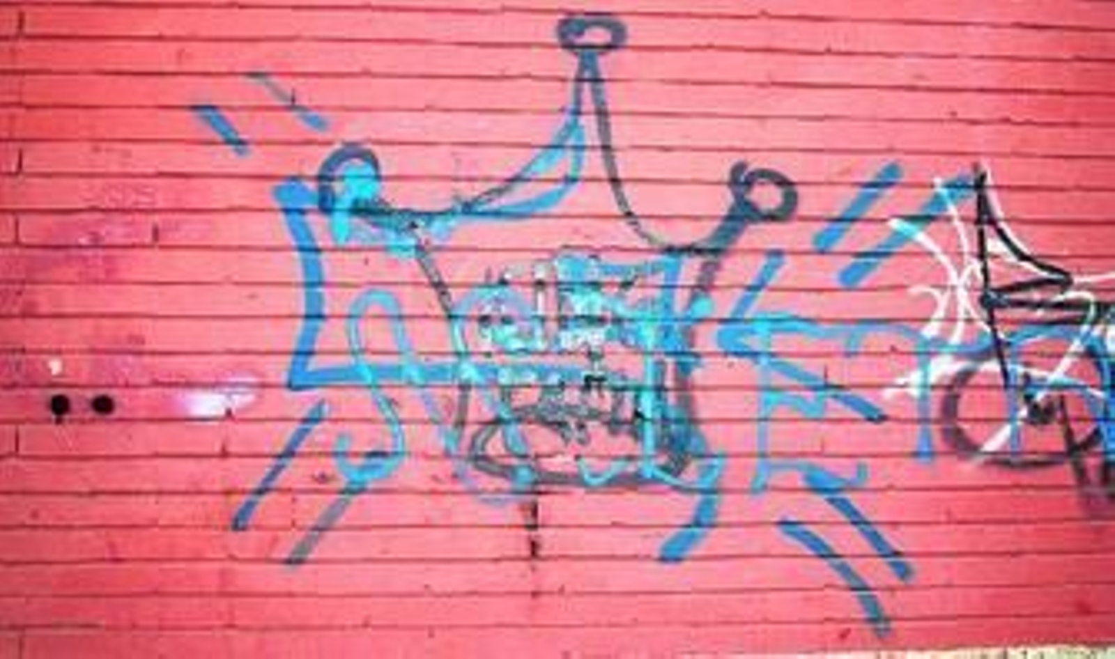 La Policía detecta la presencia de bandas latinas en la Macarena