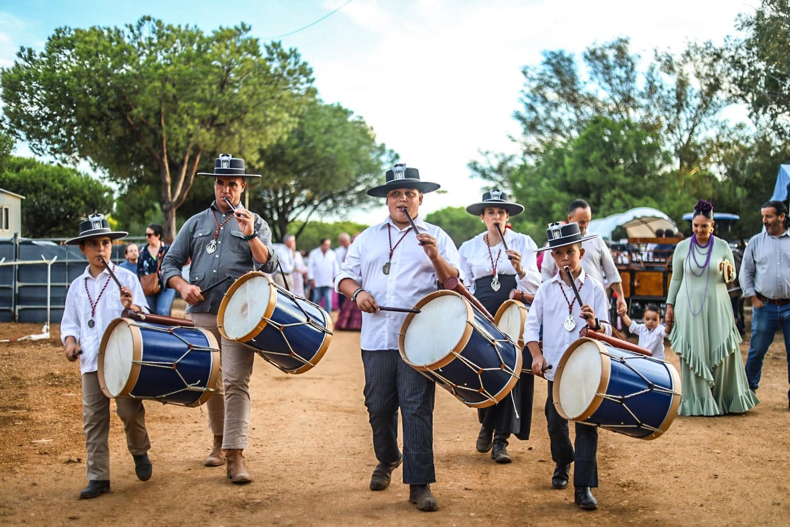 Imágenes de la procesión de Nuestra Señora de los Milagros, patrona de Palos de la Frontera, en la romería en el pinar de La Rábida