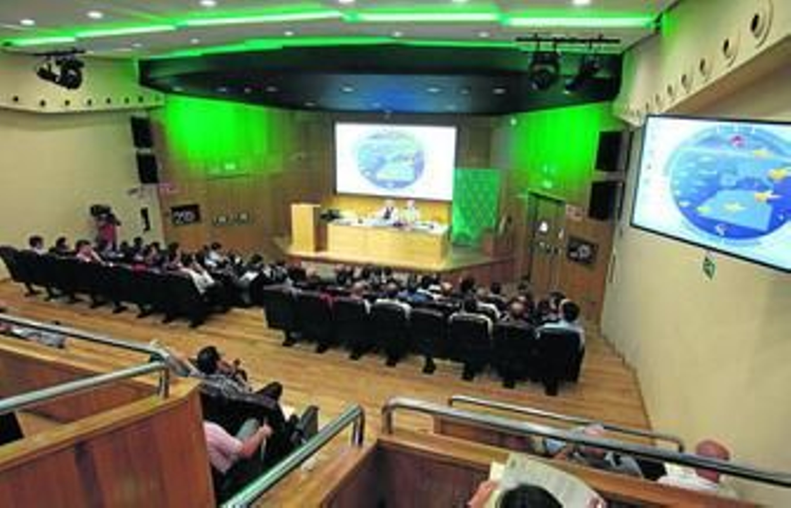 Aspecto del auditorio Millán Picazo durante el comienzo del taller sobre la seguridad en las fronteras y el tráfico de seres humanos.
