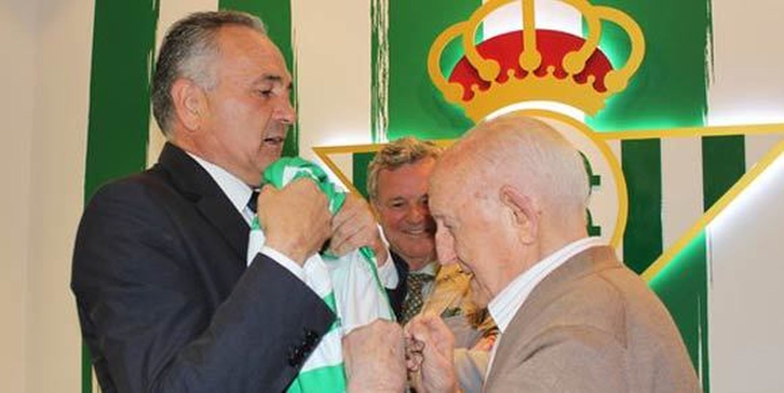 Fallece el capellán del Betis, el padre Martín Sarmiento
