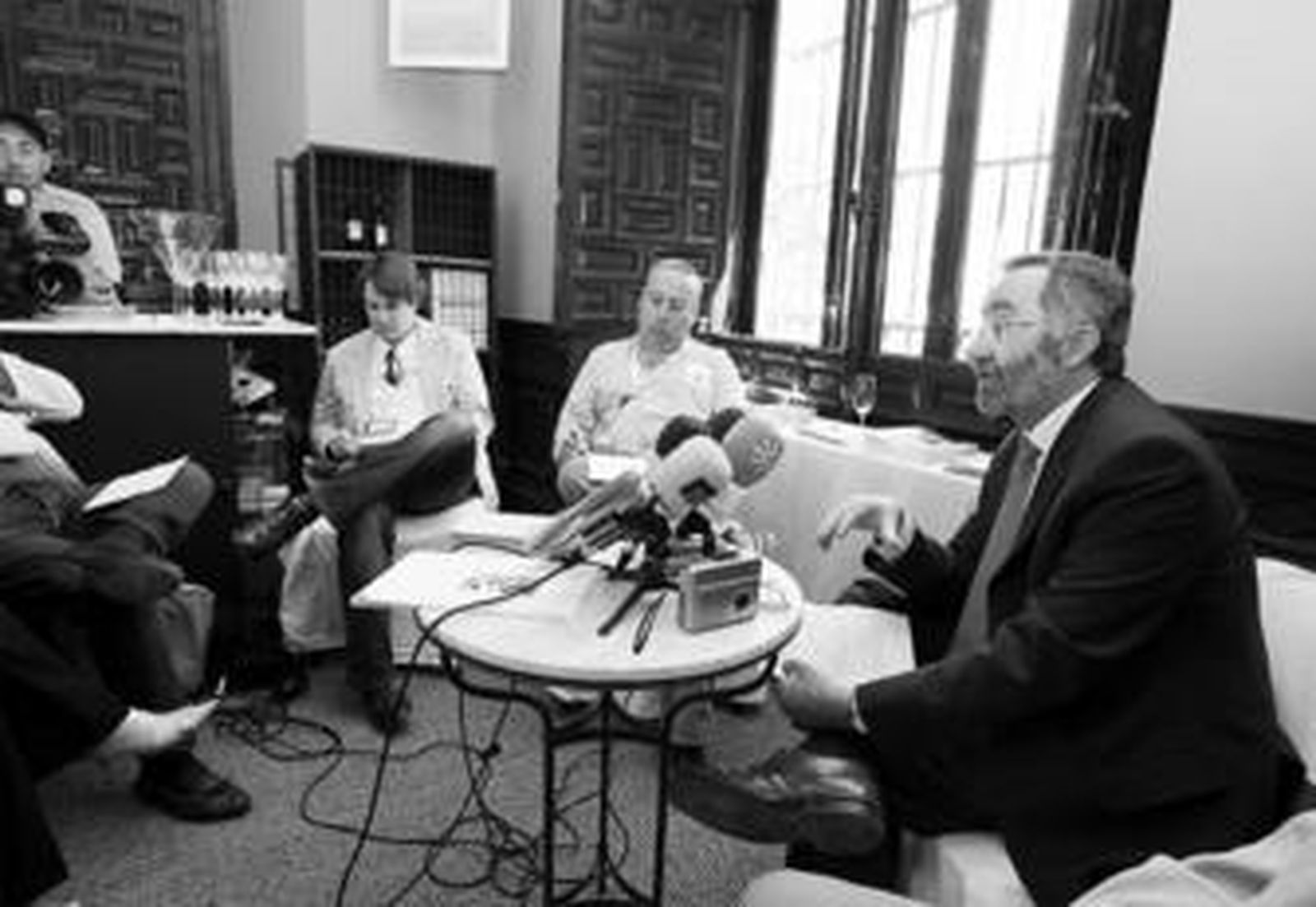 El delegado de Fomento, Francisco Lebrero, realizando ayer el primer informe en Villavicencio.