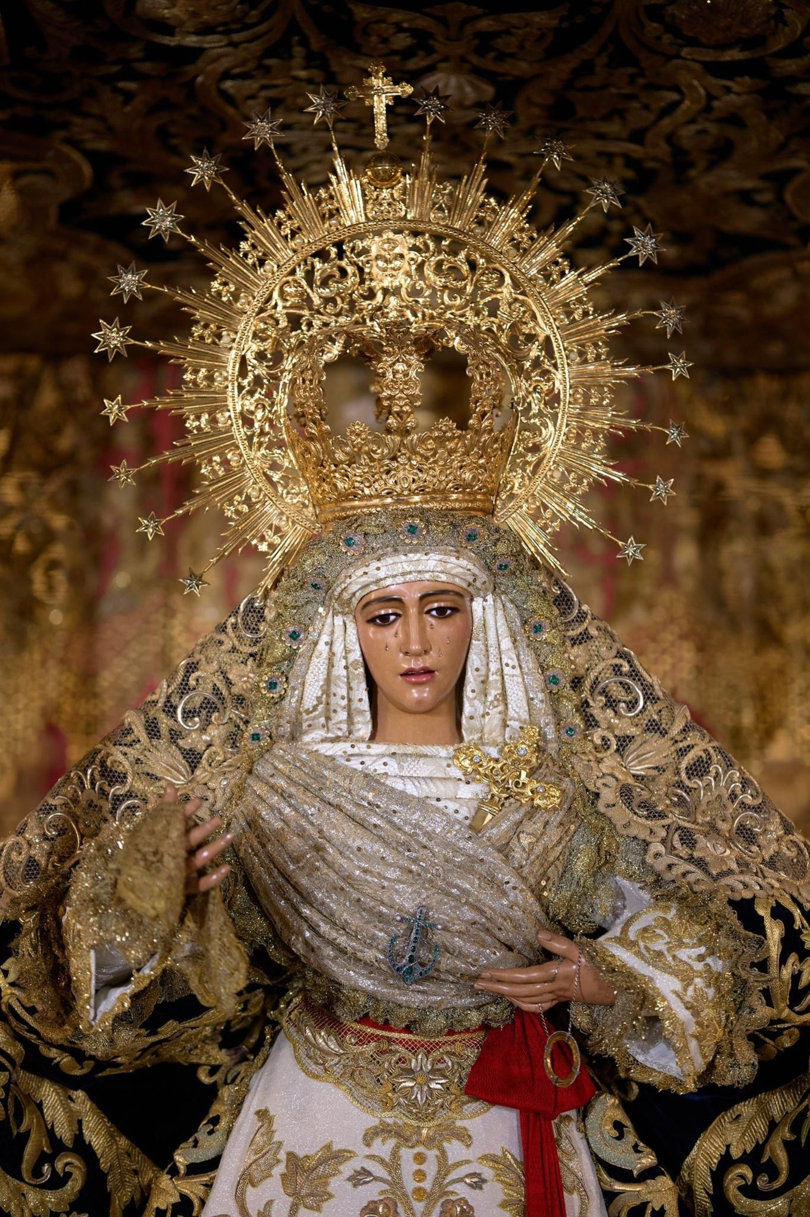 La Esperanza de Triana, en su palio para la magna