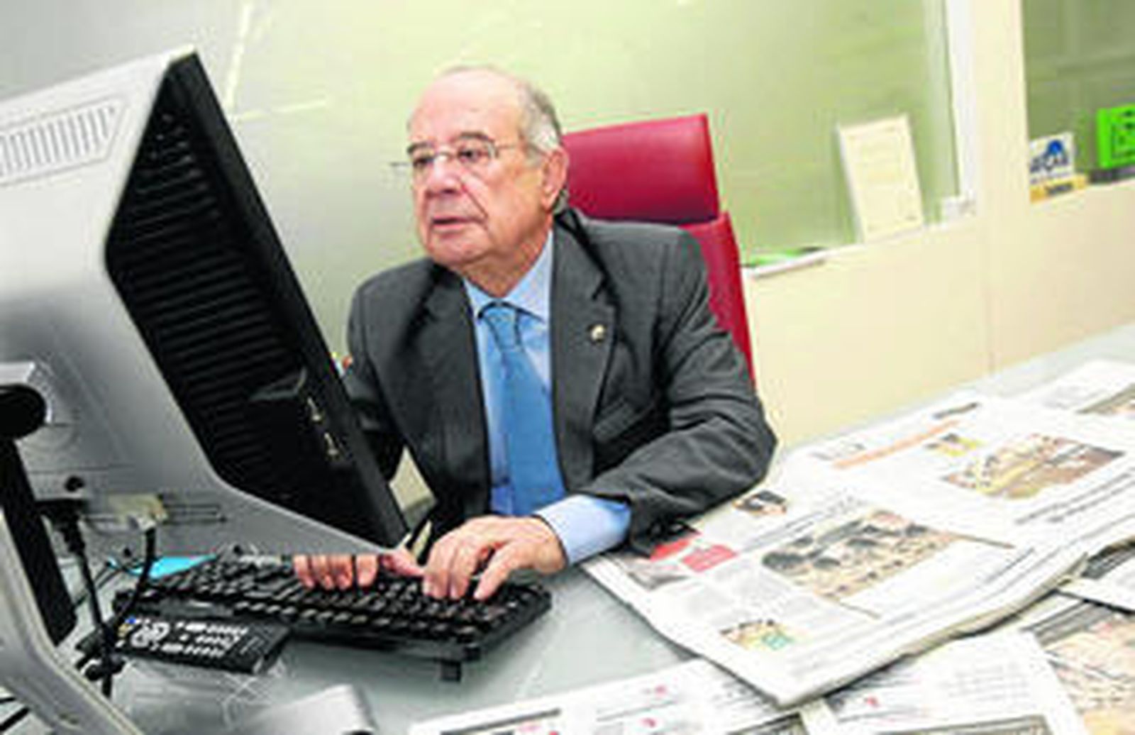 Antonio Pérez Lao analizó por internet la situación actual y las perspectivas de futuro de la caja rural almeriense que preside.