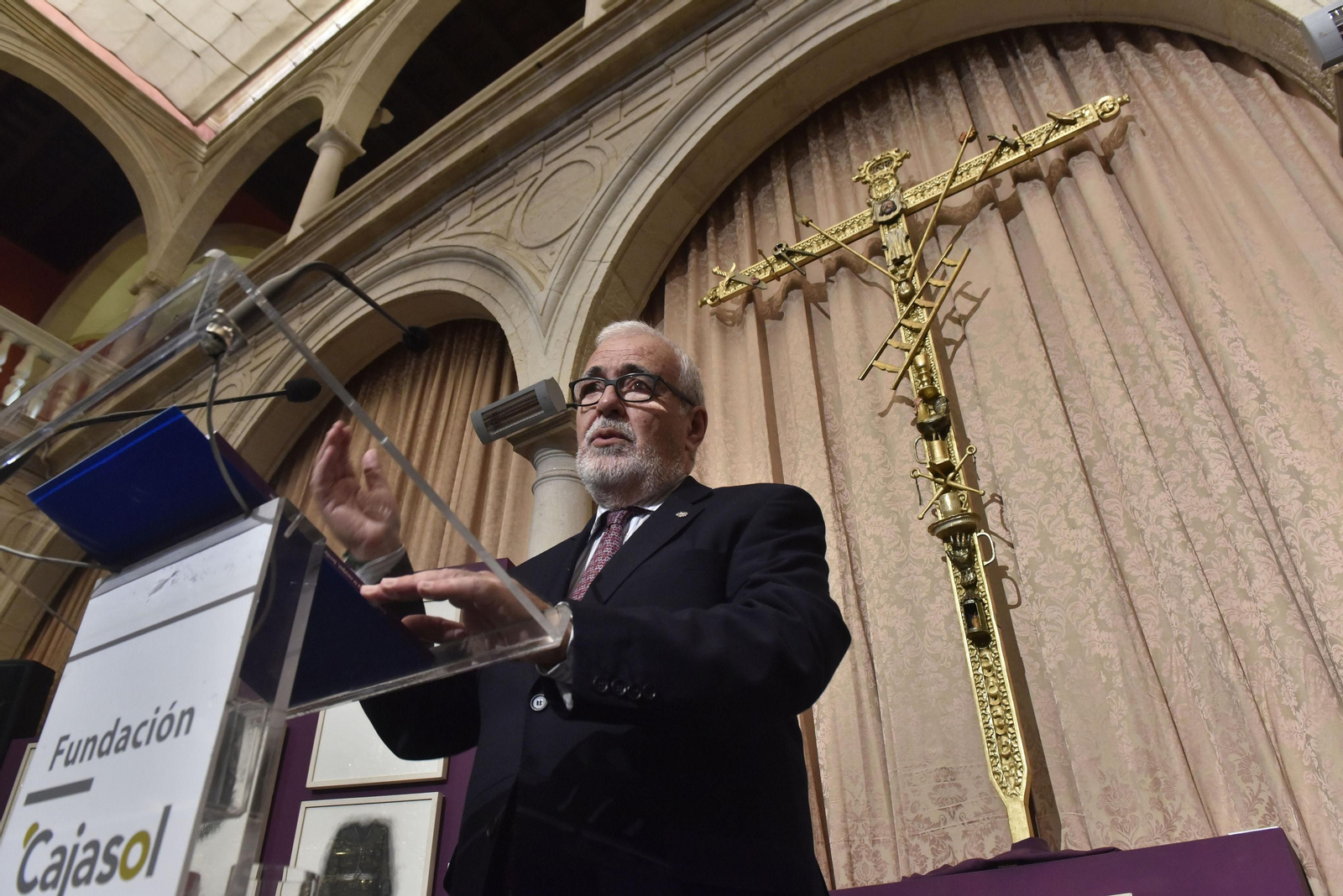 Carlos Colón en la inauguración de la exposición dedicada al Gran Poder, celebrada en 2020.
