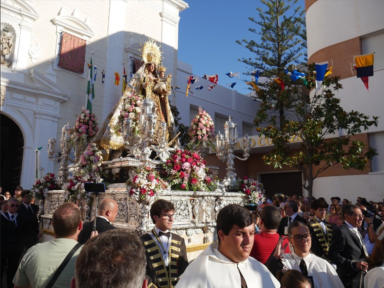 La procesión de la Virgen del Carmen, las imágenes a pie de calle