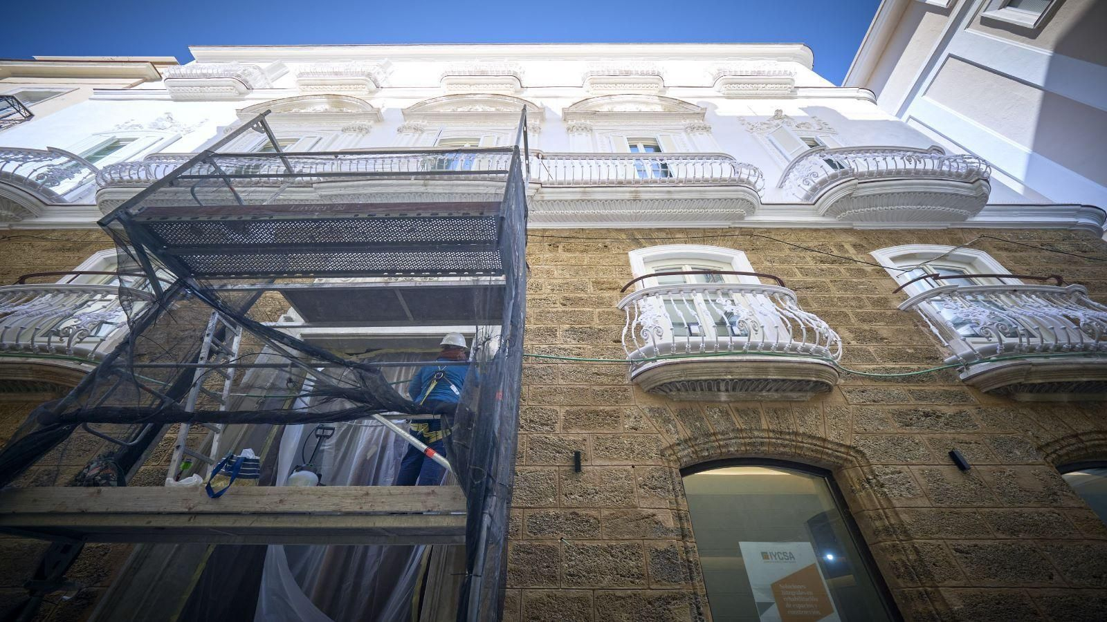 Obras para ultimar el nuevo hotel de Eurostars en la calle Sagasta.