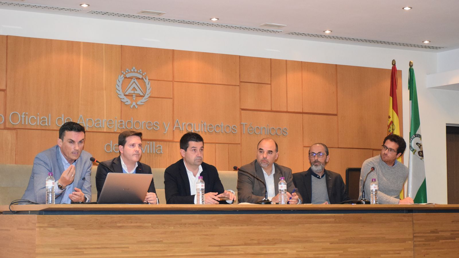 Mesa redonda sobre bulos y desinformación en redes sociales