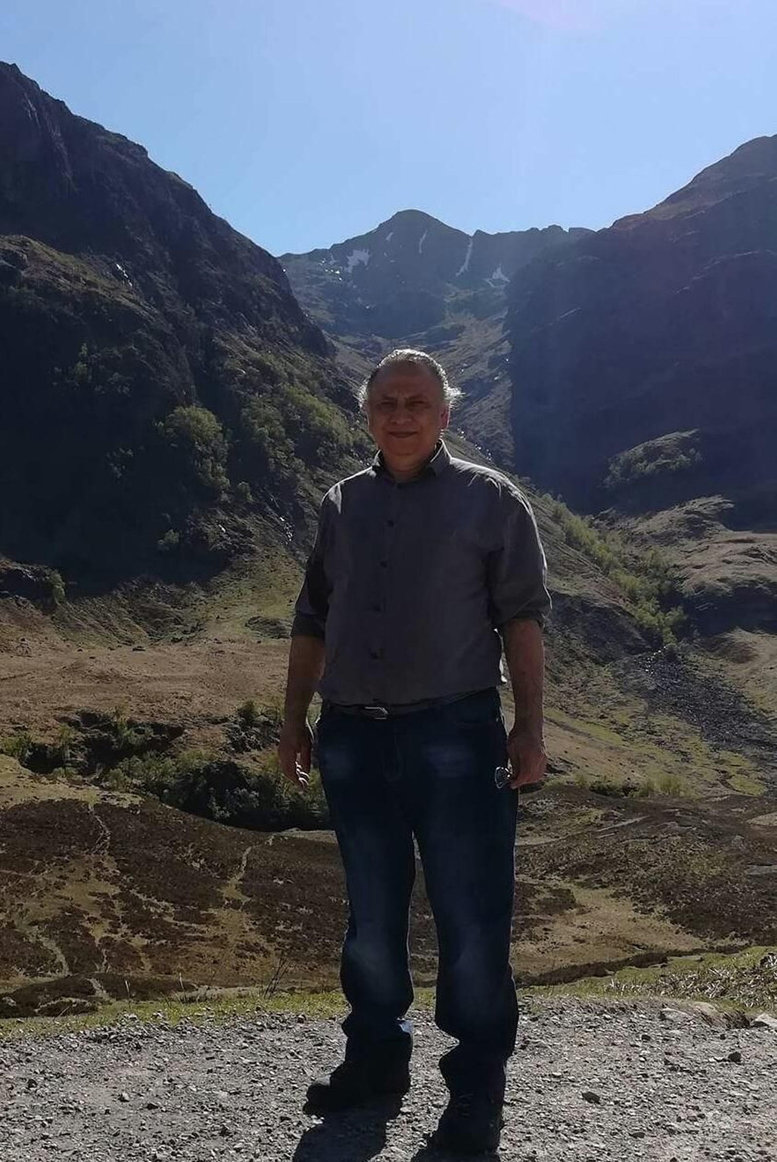 Manuel Valencia, entre las montañas del norte de Escocia, su nueva residencia.