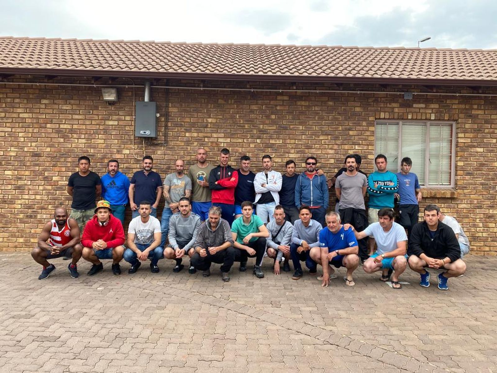 Juan Antonio Mora, de pie y tercero por la derecha, con sus compañeros.