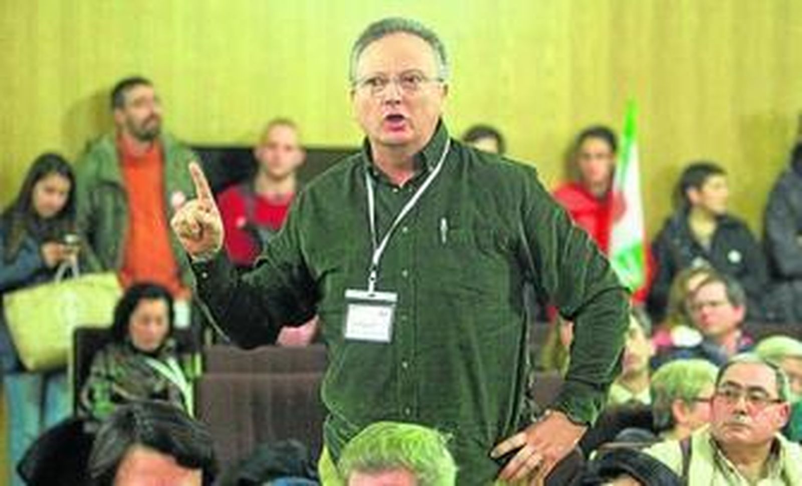 El ex vicerrector, Francisco Macías, el pasado jueves durante su intervención en el claustro.