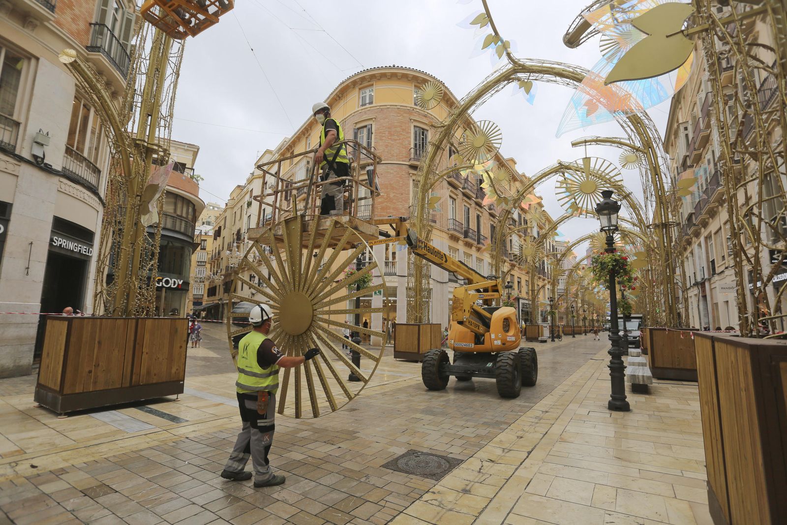 Si hay que implantar el toque de queda, al menos que sea con estilo.