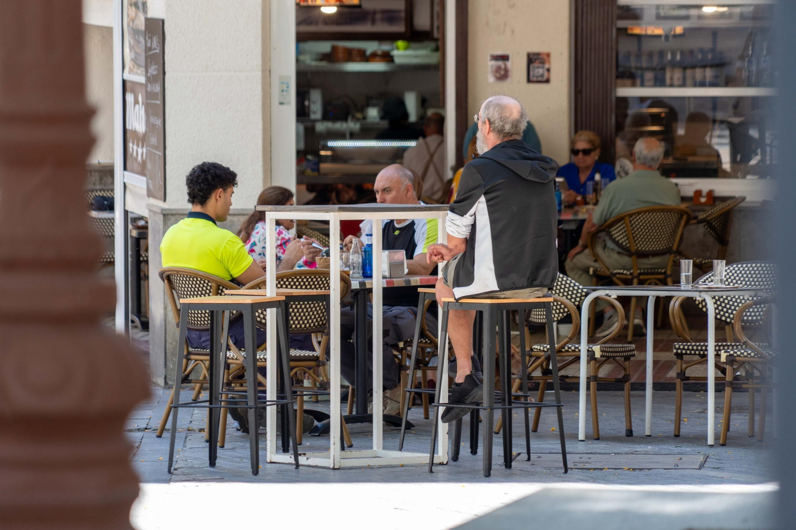 La Plaza Quintero Báez, espacio peatonal, arbolado y punto de encuentro urbano.