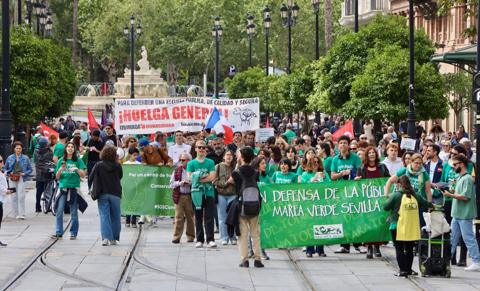 Manifestación en Sevilla de la Marea Verde Andaluza por una educación pública con más recursos