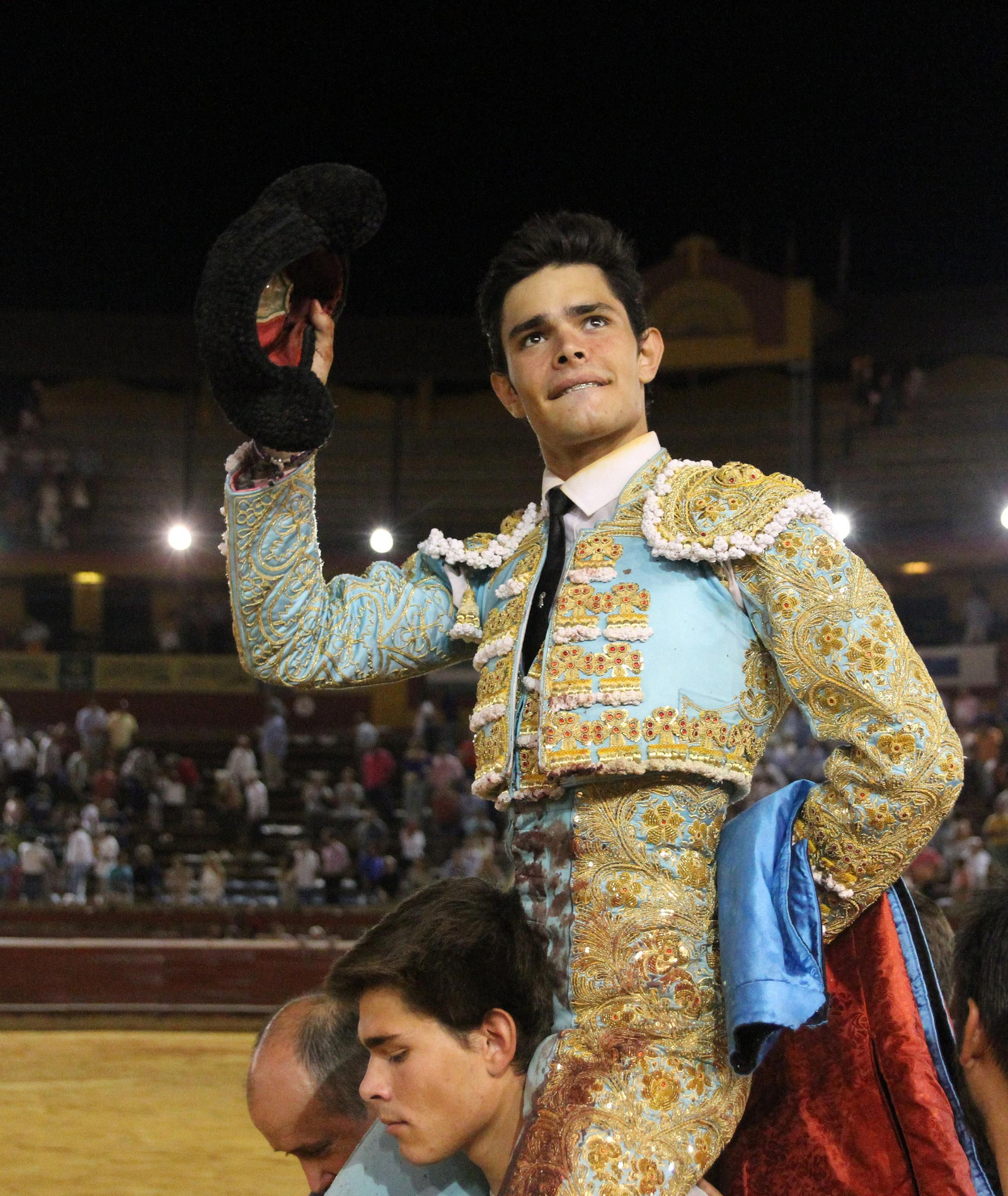 Juan Silva "Juanito" sale a hombros en la Plaza de toros La Merced, en imágenes