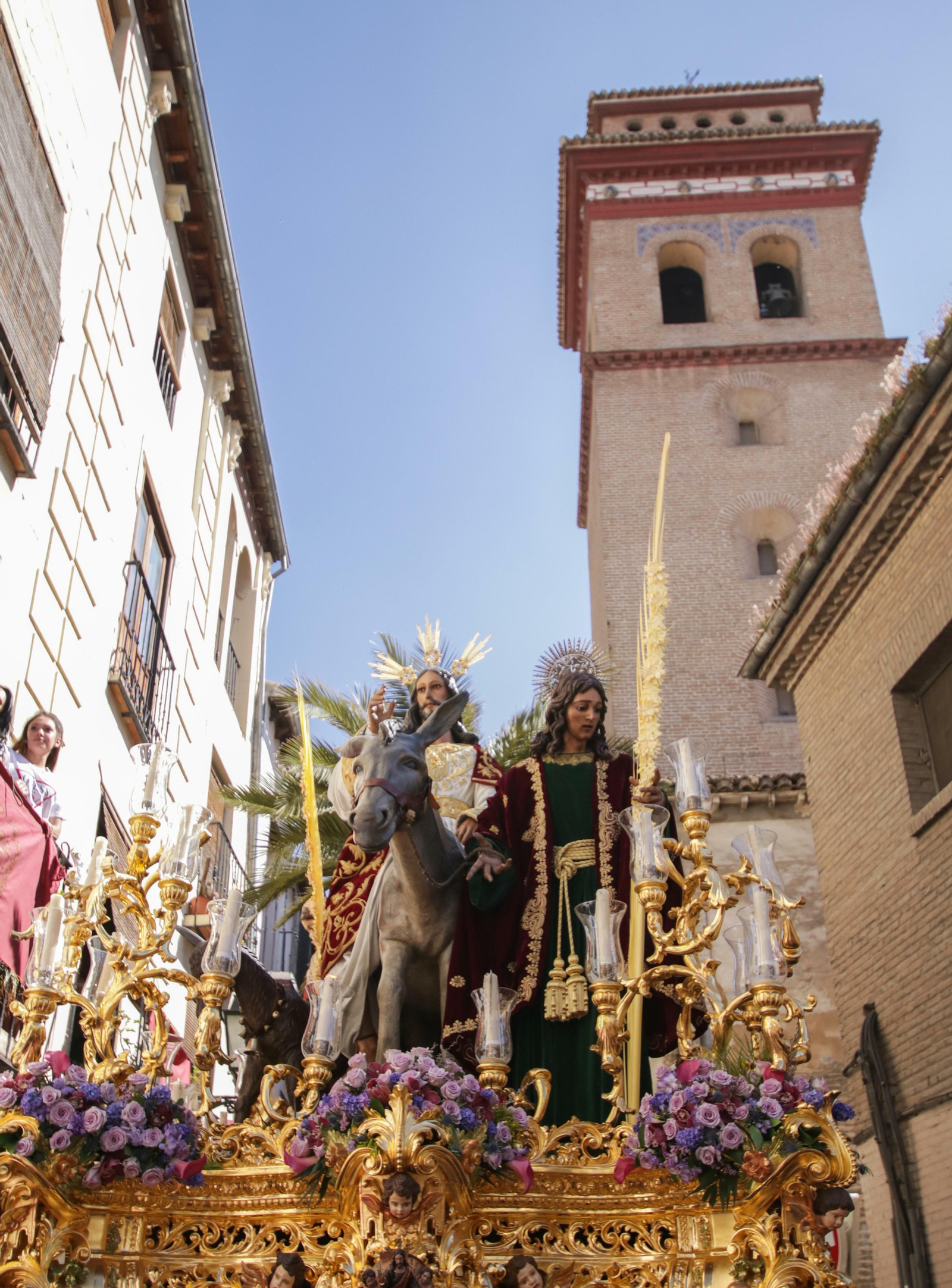 Galería de fotos de La Borriquilla en un soleado Domingo de Ramos