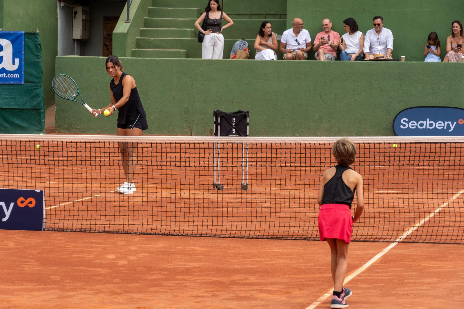 Imágenes del Clinic con Paula Badosa, Jessica Bouzas y los alumnos de la escuela del Real Club Recreativo de Tenis de Huelva  