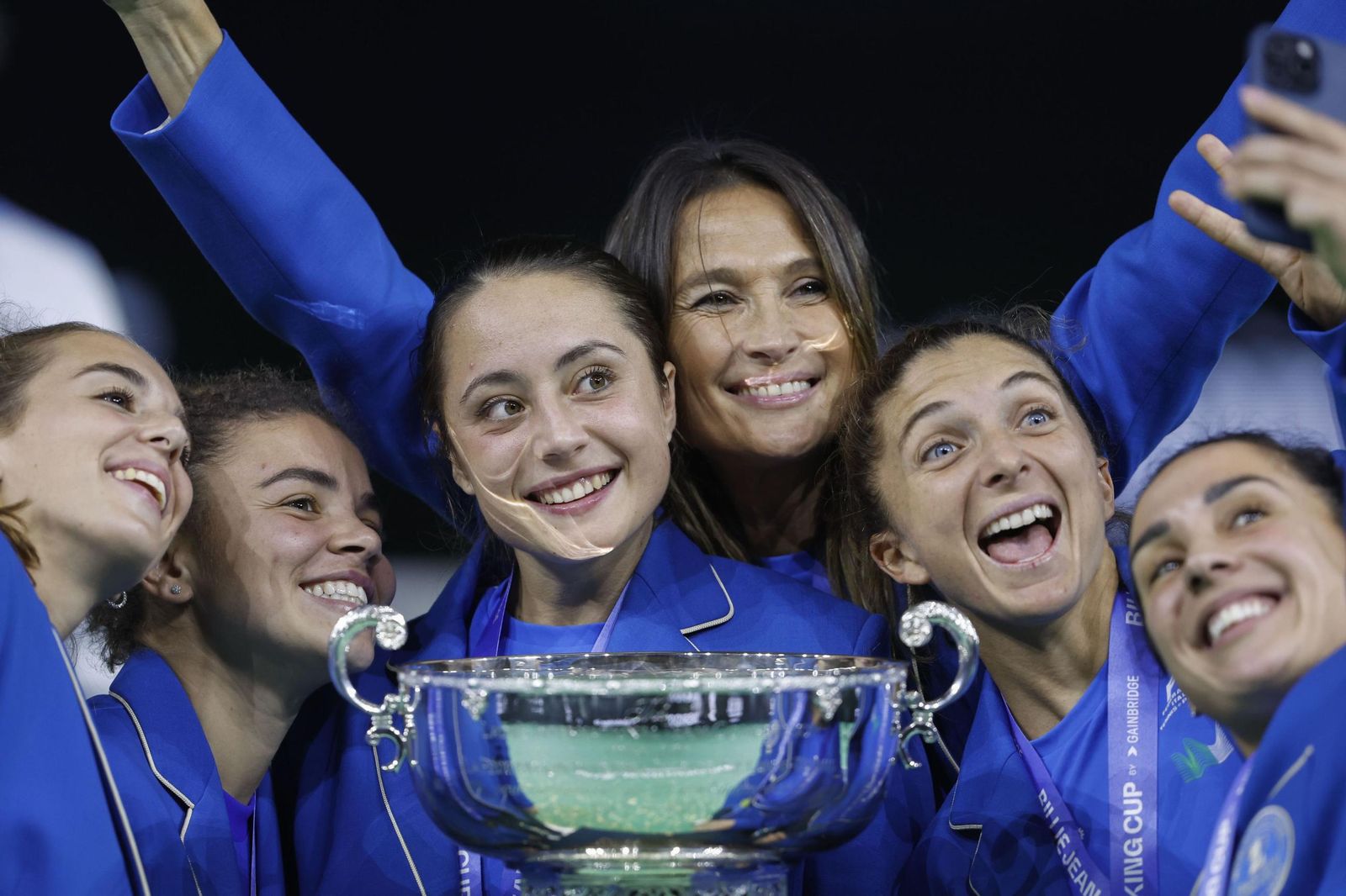 Italia celebra el título.