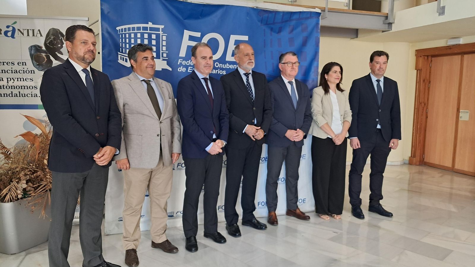 Autoridades y representantes de la FOE minutos antes de la jornada. Autoridades y representantes de la FOE minutos antes de la jornada.