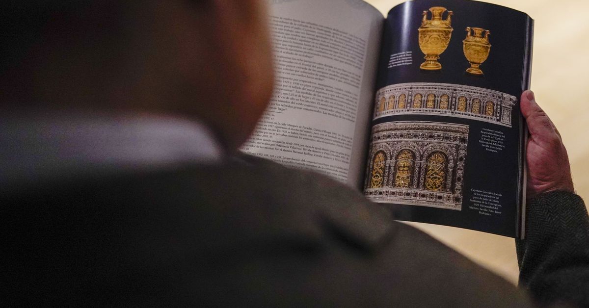 La inauguración de la exposición de Cayetano Gonzalez en Fundación Cajasol, todas las fotos