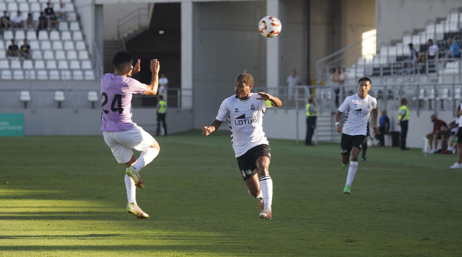 Las fotos del Balona - Estepona de pretemporada en el Ciudad de La Línea (1-1)