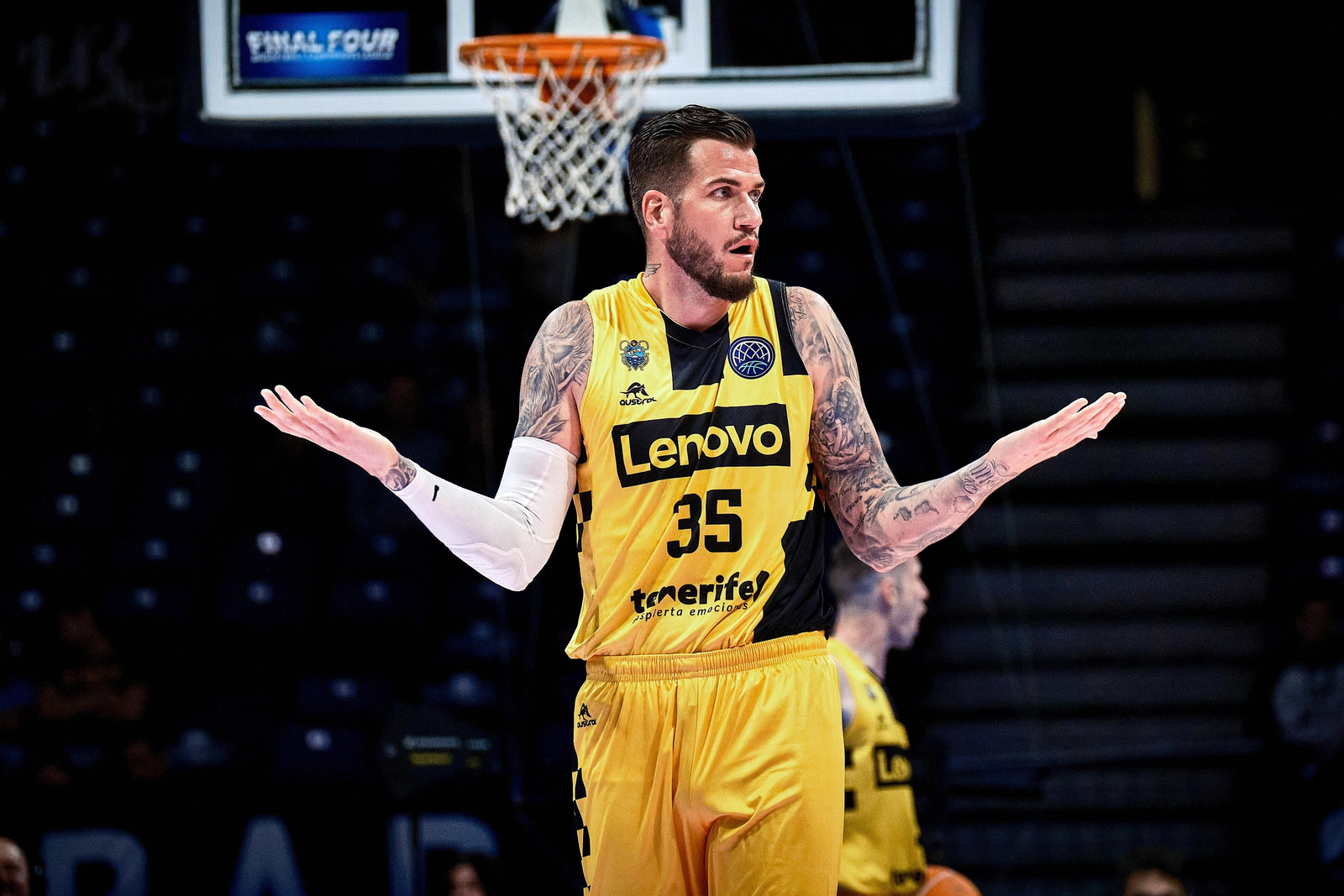 Las fotos de la final de la BCL entre Lenovo Tenerife y Unicaja Baloncesto