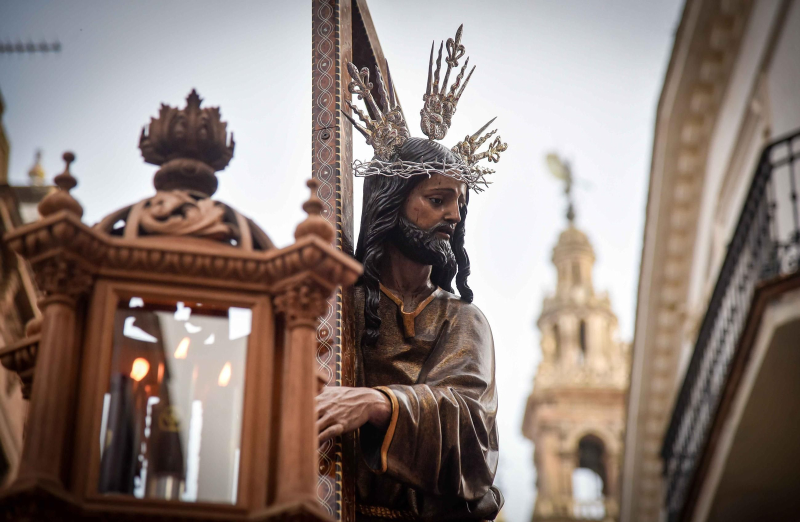 La Hermandad del Cristo de la Corona en la Semana Santa de Sevilla 2025