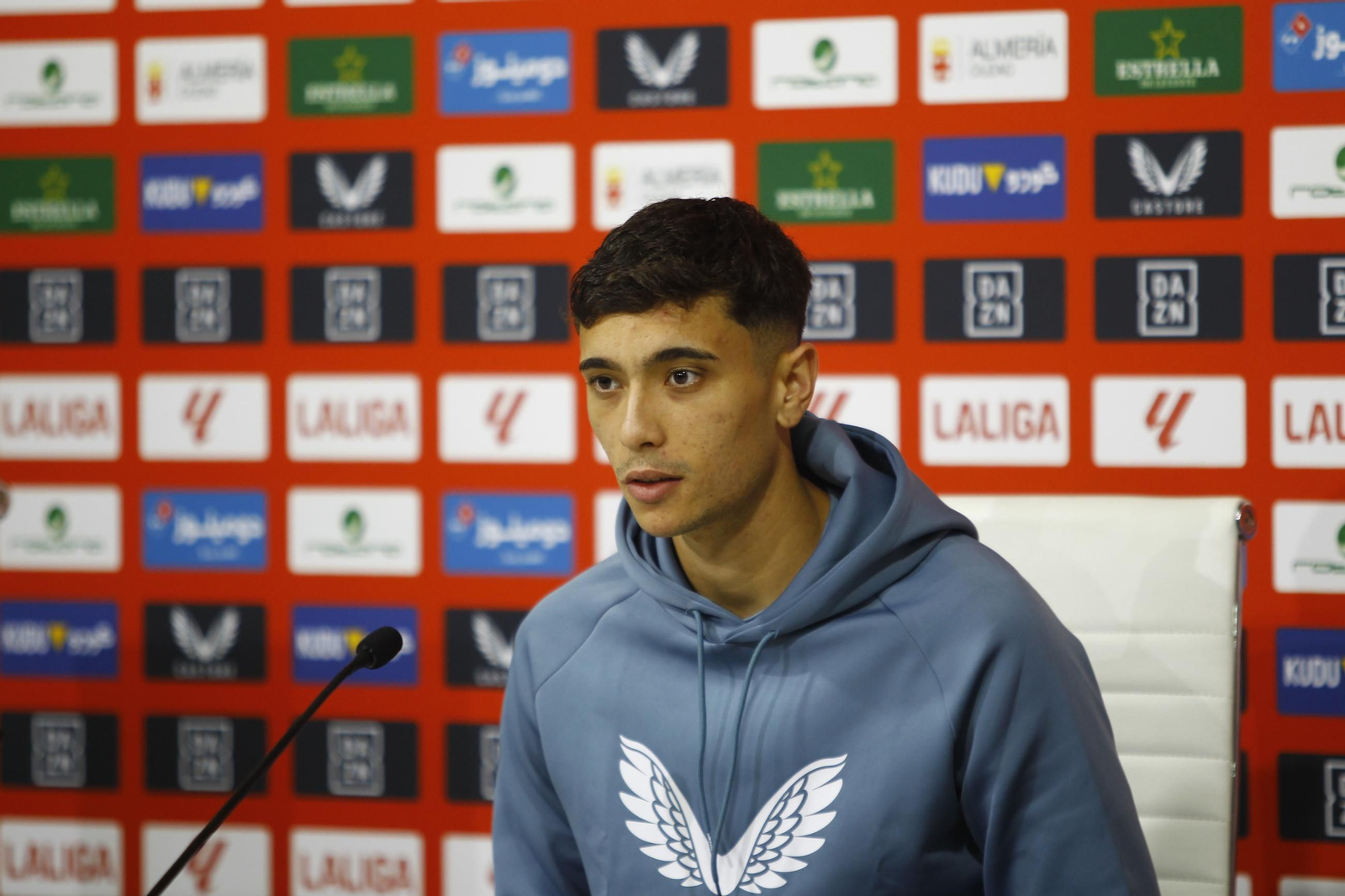 La U.D. Almería se impone por 1-0 al C.D. Mirandés y alcanza la segunda plaza, en imágenes