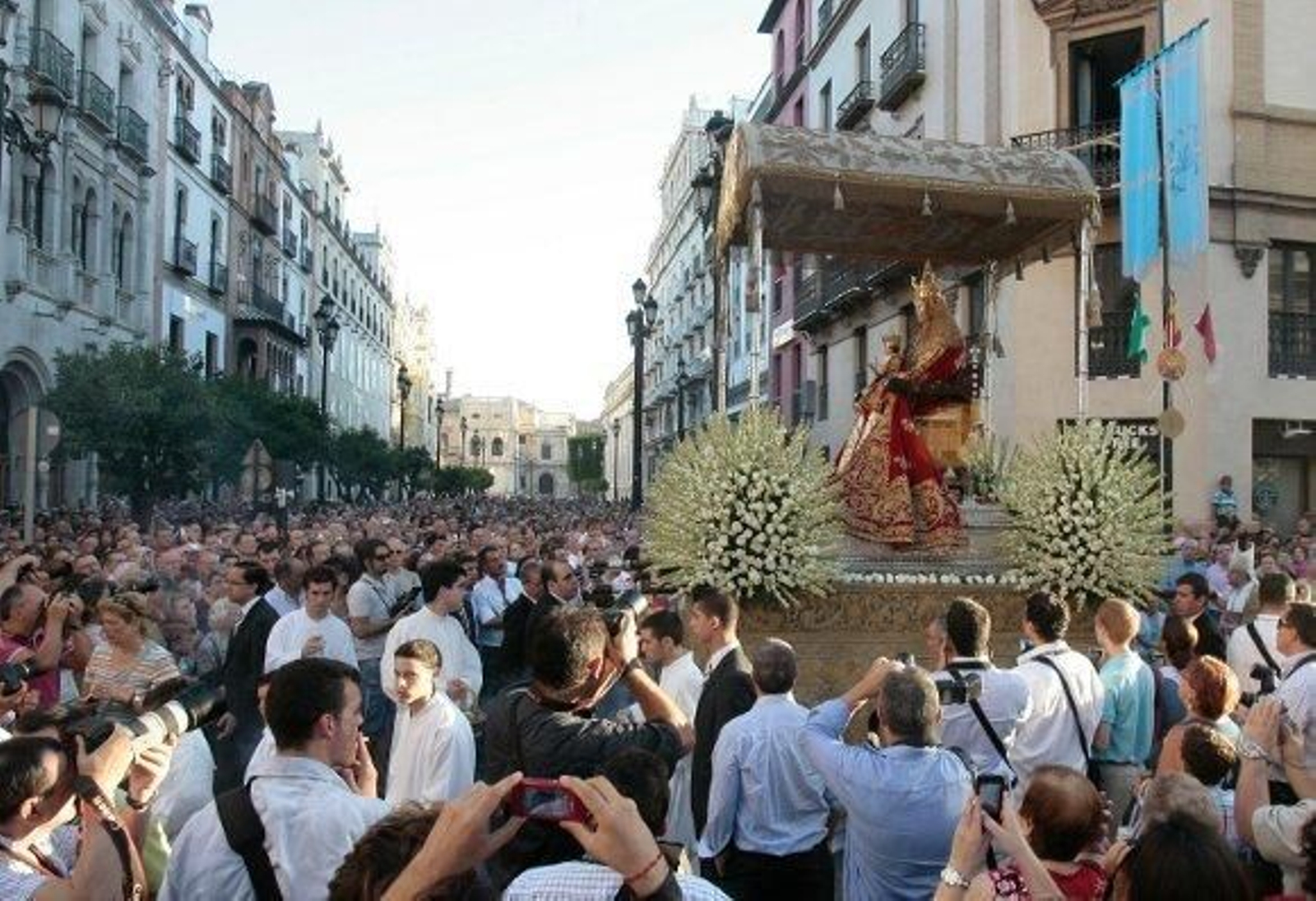 La Patrona hará una 'posa' ante el monumento al beato Juan Pablo II