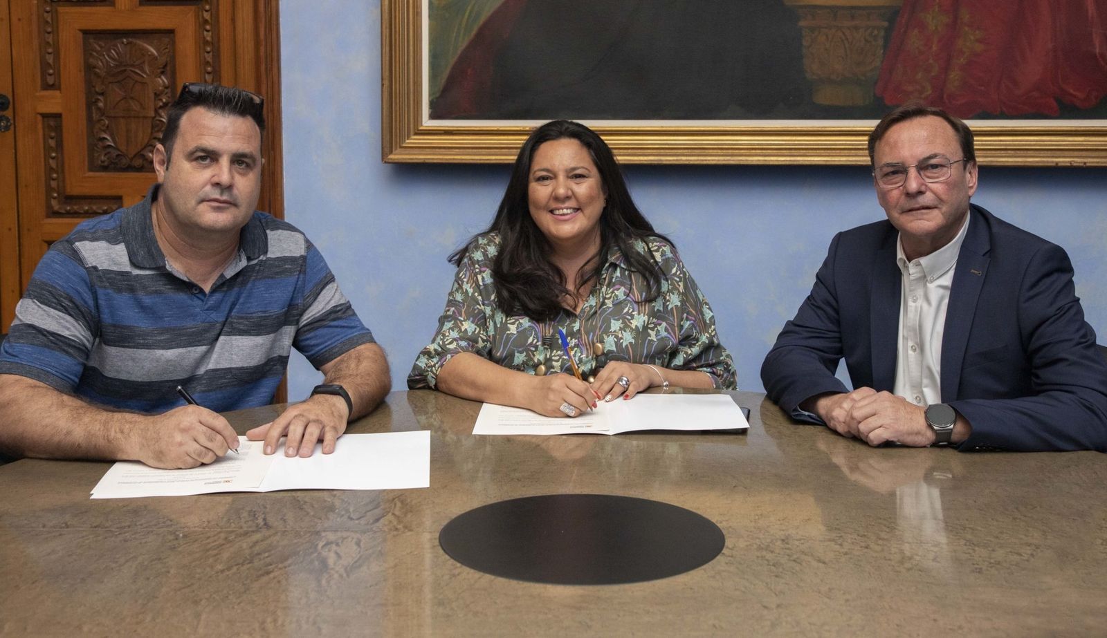 Un momento de la firma del acuerdo.