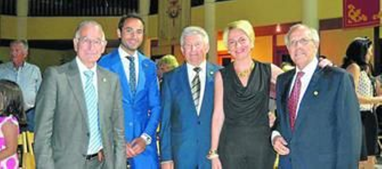 Amat, David Casas, el presidente de la Peña, Rufino Irigaray, Eloísa Cabrera, y el cirujano Diego Morata.