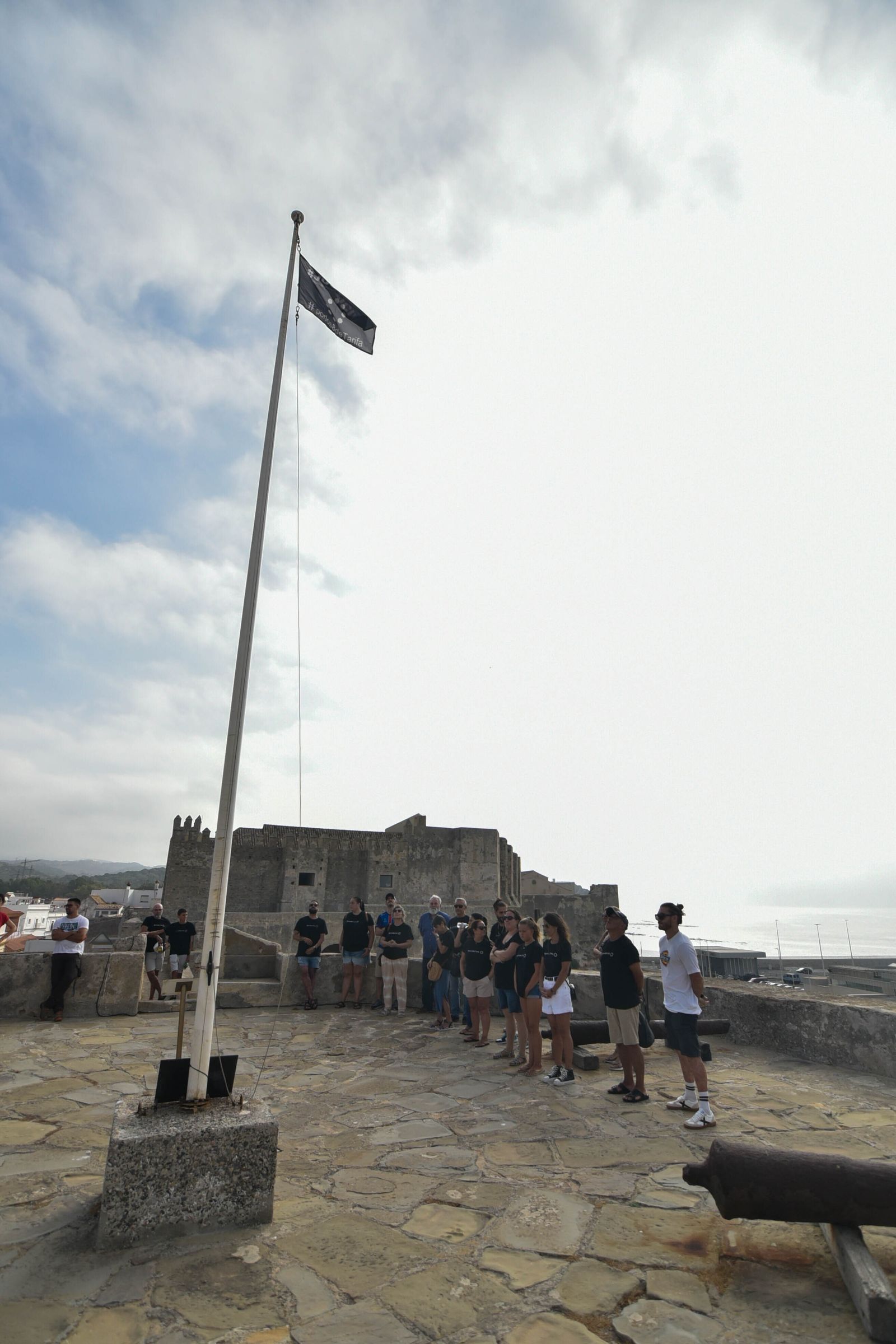 Homenaje a las victimas de la tragedia de 100% Fun Tarifa