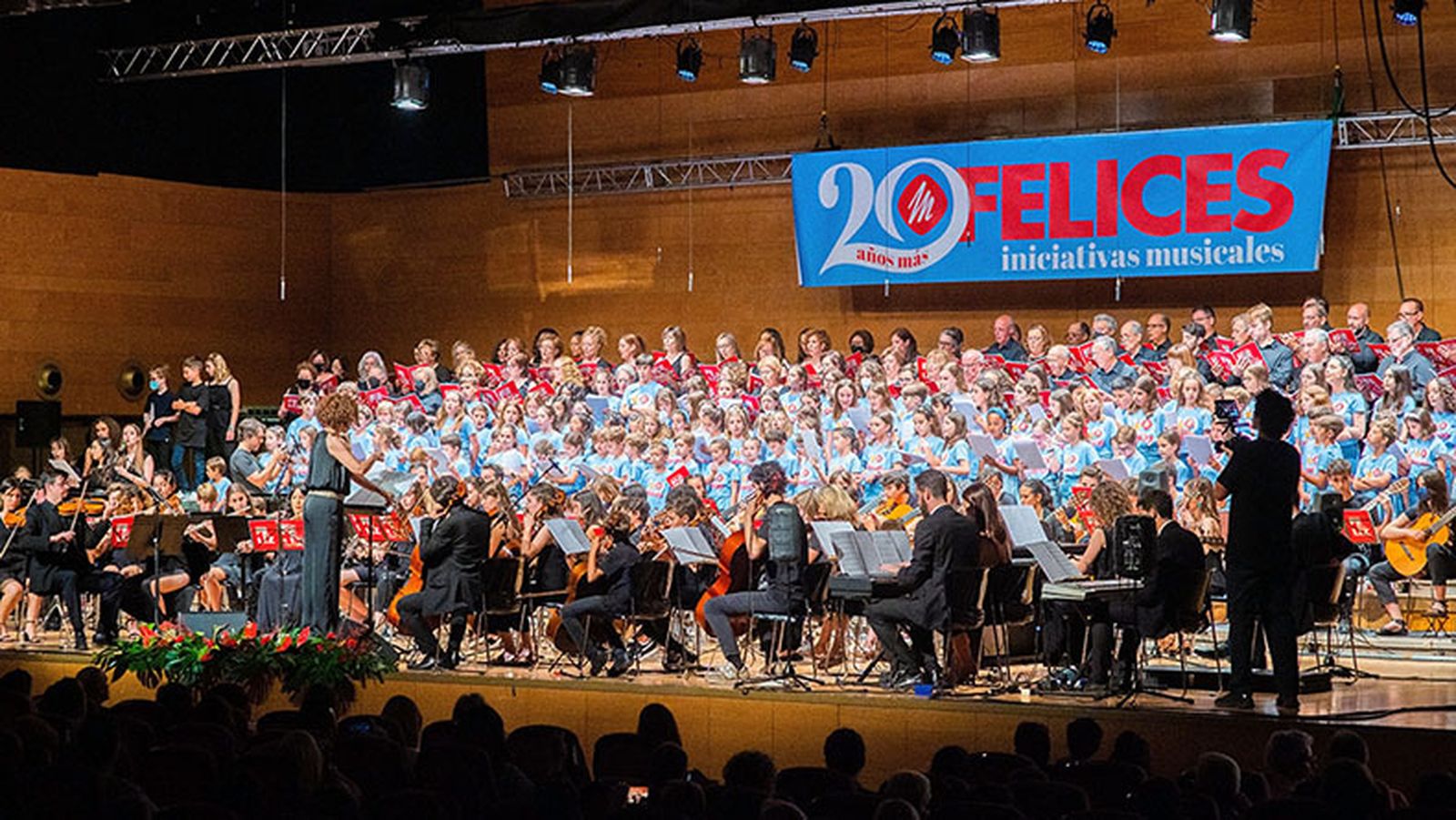 Iniciativas Musicales celebra su clausura del curso con un homenaje a Disney en Granada