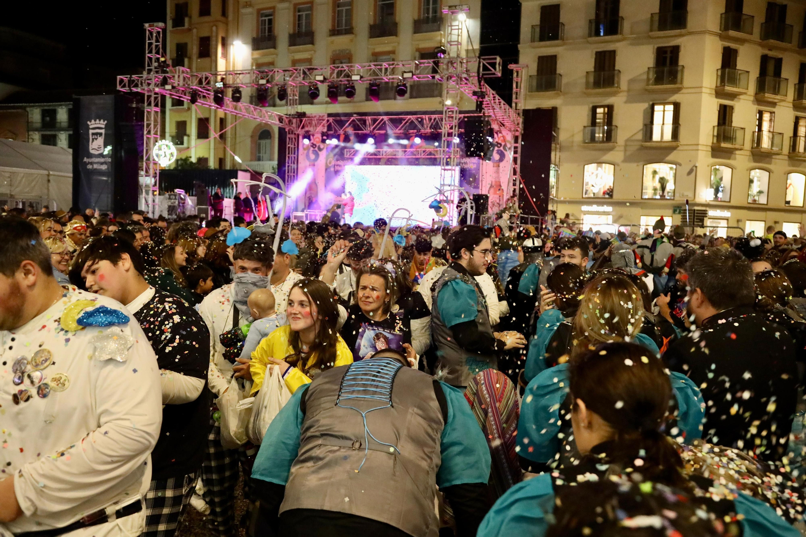La Batalla de las Flores del Carnaval de Málaga 2024, en fotos