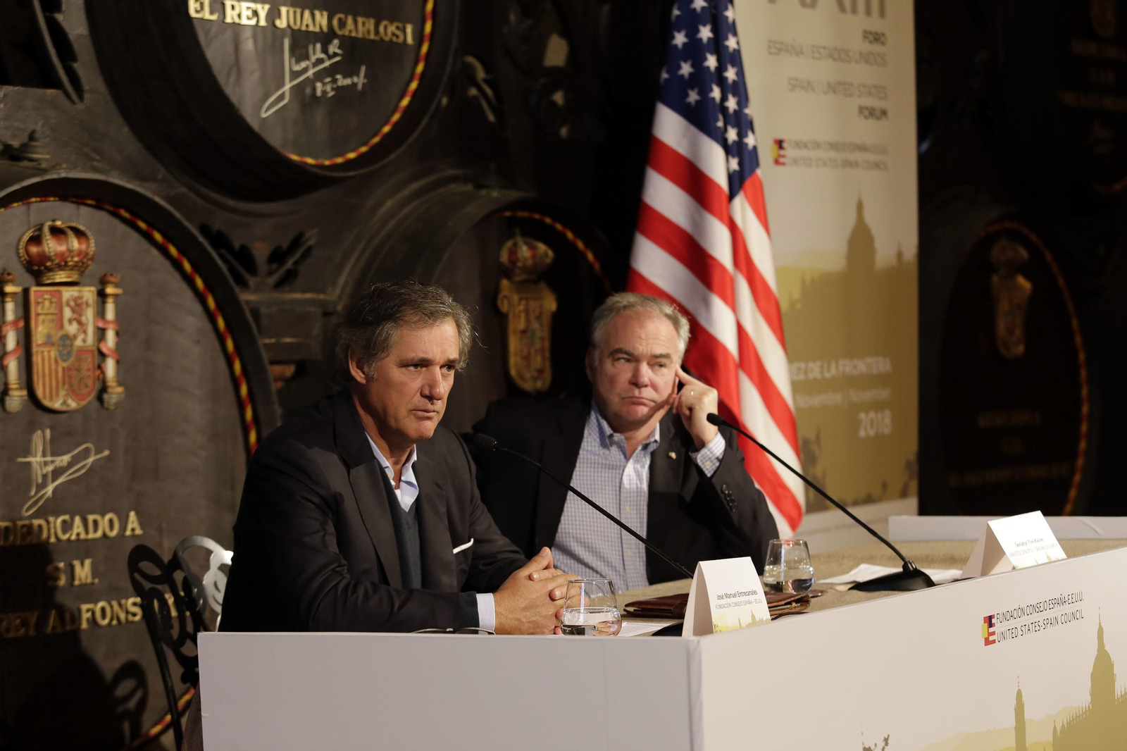 José Manuel Entrecanales y Tim Kaine, en la rueda de prensa en González Byass.
