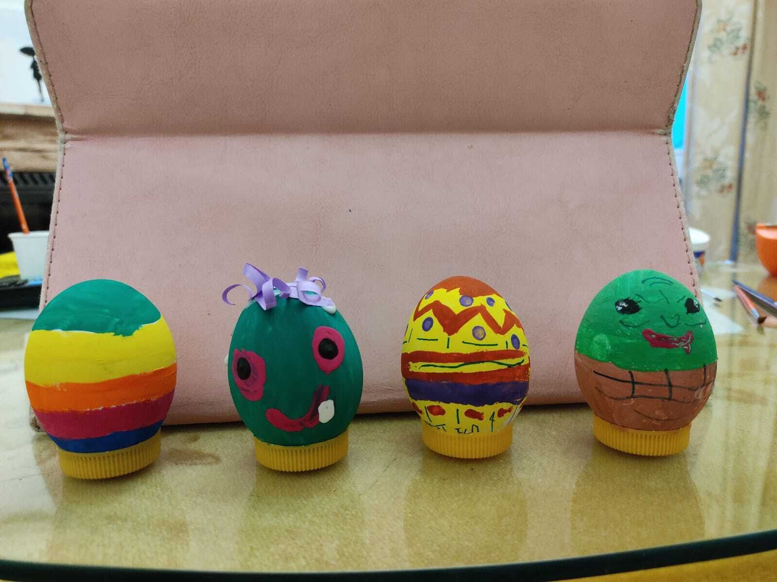 La singular tradición de los huevos pintados de Pascua de Fuente Carreteros, en fotografías