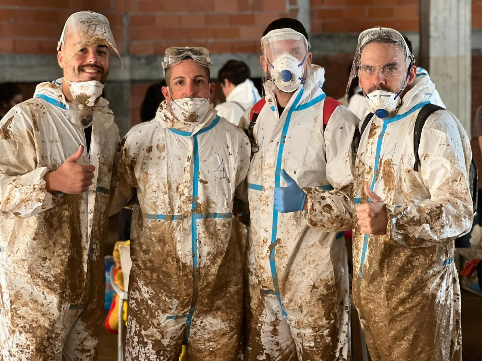 Policías de la Iniciativa Solidaria Policial actuando en Valencia.