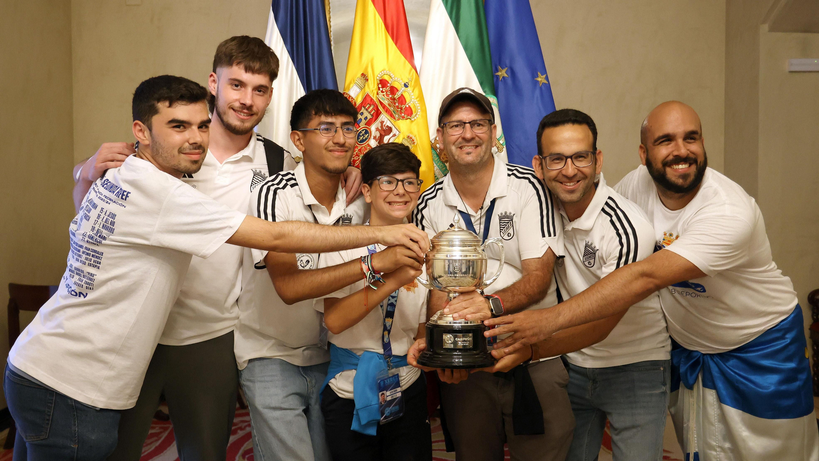 Baño de masas del Xerez CD en Jerez por su ascenso
