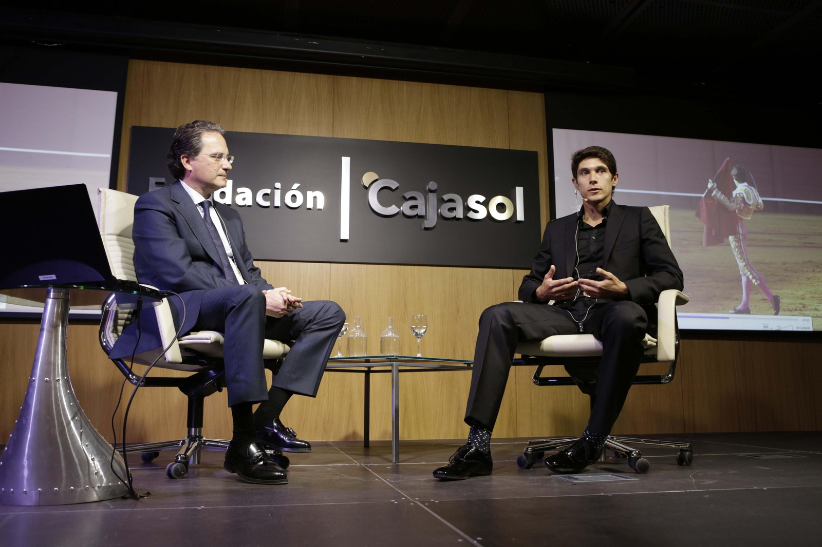 José Enrique Moreno y Sebastián Castella durante la charla.