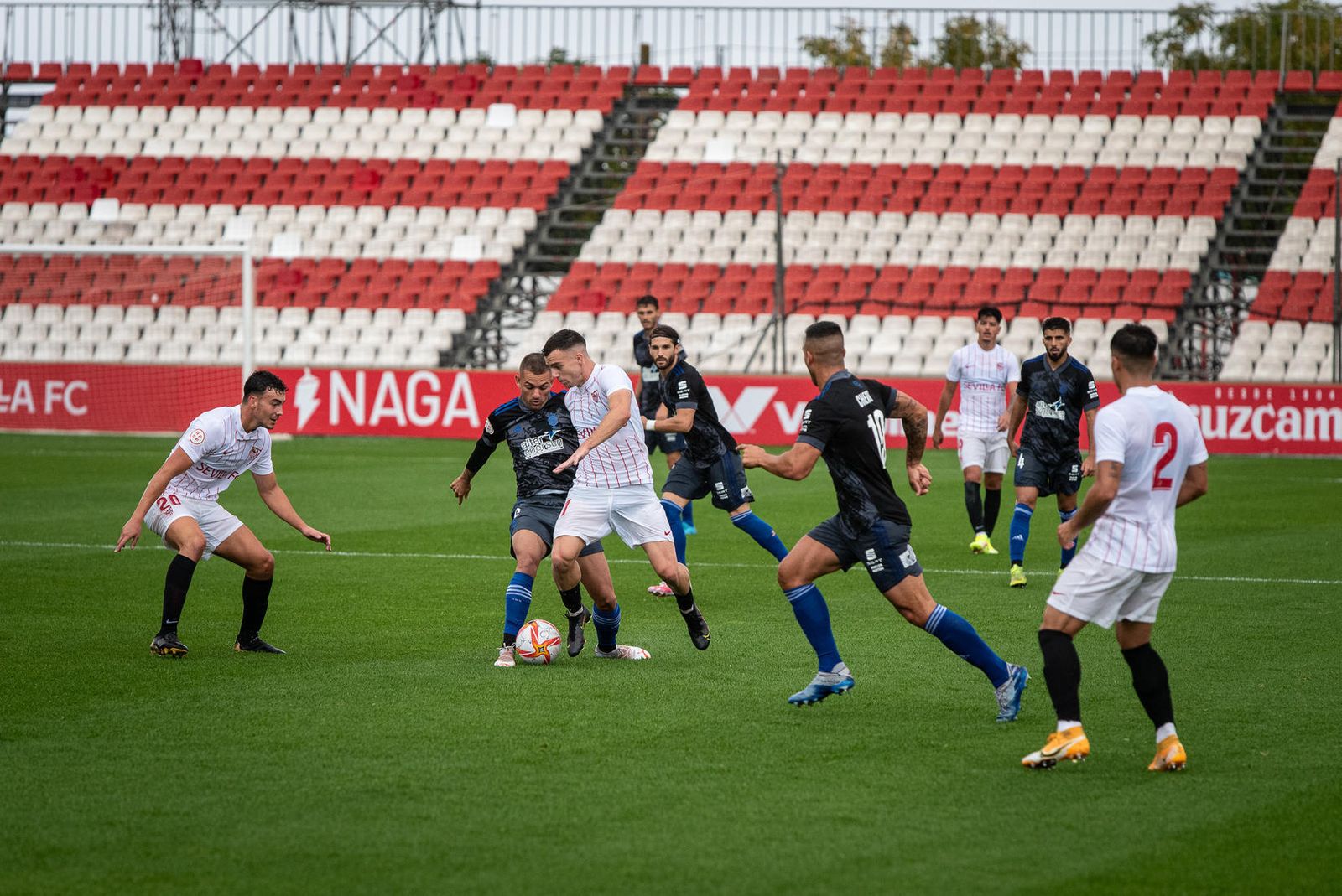 Un lance del encuentro de la primera vuelta entre Sevilla C y Recreativo.