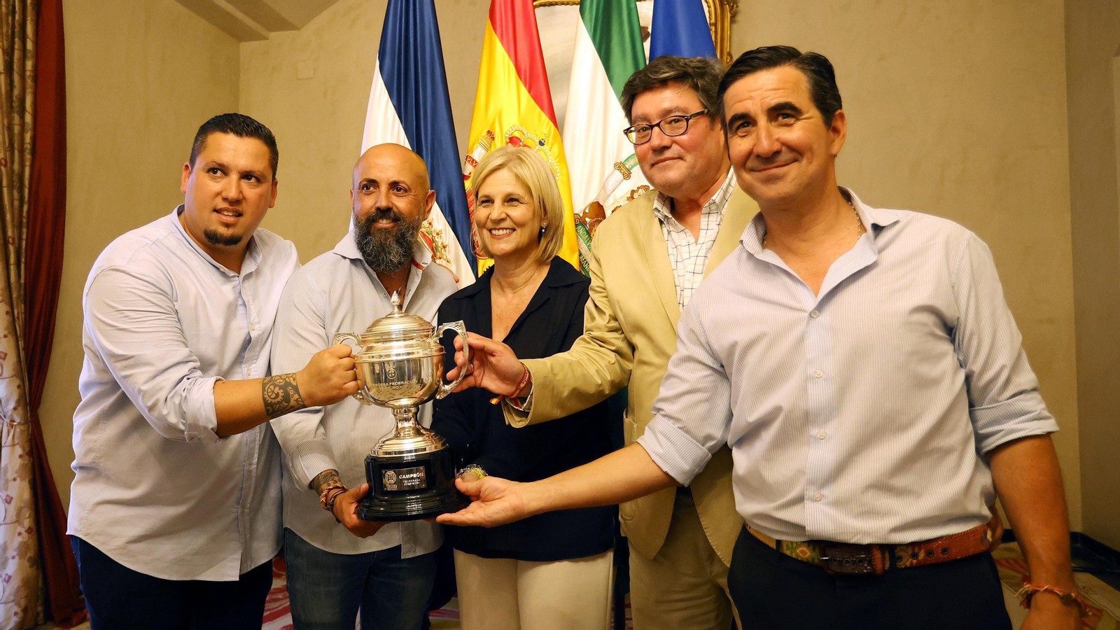 Baño de masas del Xerez CD en Jerez por su ascenso