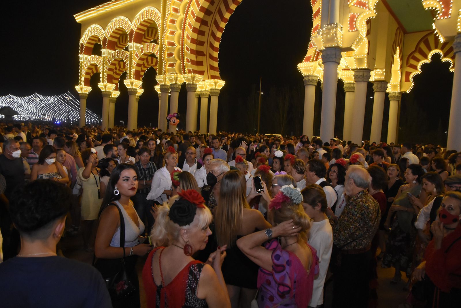 El encendido de la portada de la Feria de Córdoba, en fotografías