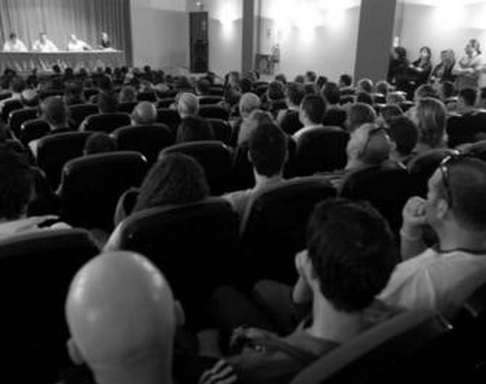Momento de la asamblea celebrada ayer en los salones del edificio de la ONCE.